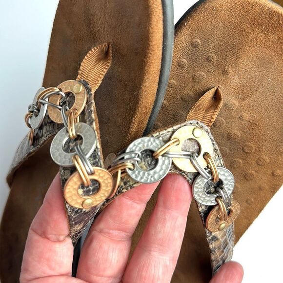 Vionic Lola Snakeskin Print Metal Accent
Thong Sandal Flip Flop US 8 - Picture 7 of 12